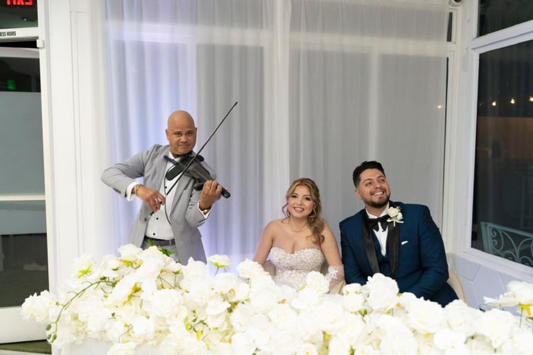 Gallery photo 2 of Maikel Jimenez (Electric Violin With Backing Track)