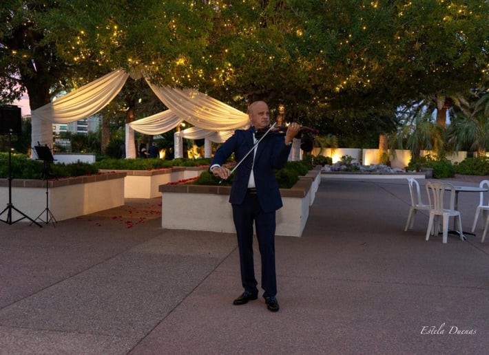 Gallery photo 3 of Maikel Jimenez (Electric Violin With Backing Track)