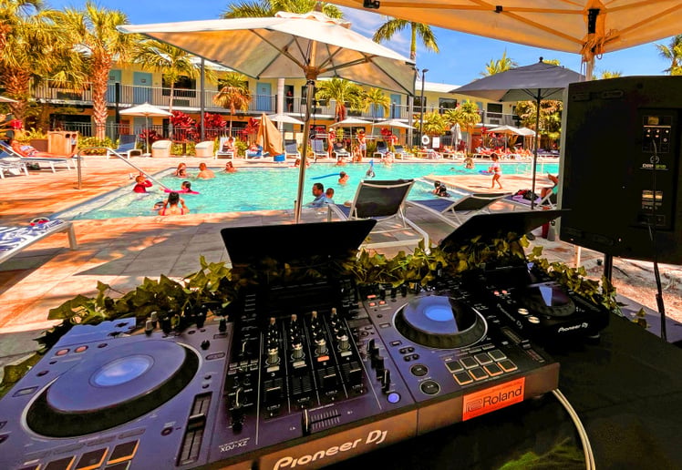 Gallery photo 7 of DJ Tropical Disco