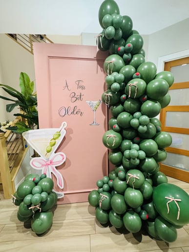 Gallery photo 15 of Elegance Balloon and Charcuterie