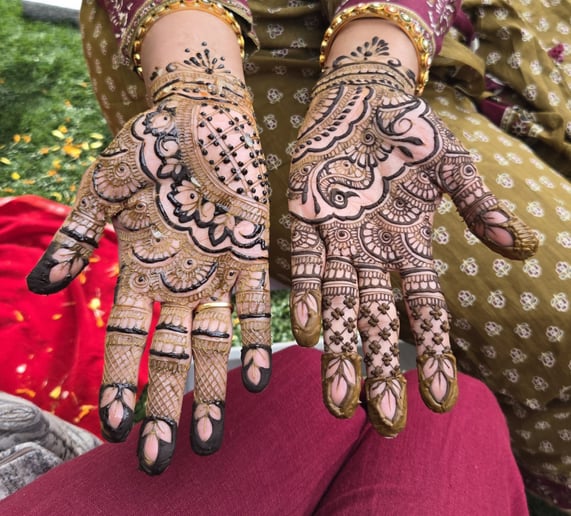 Gallery photo 2 of Elegance Henna Tattoo and Facepaint