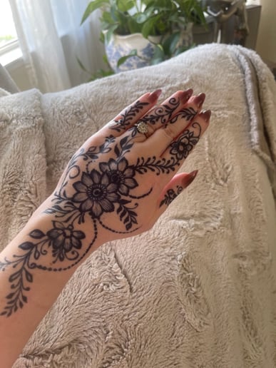 Gallery photo 8 of Elegance Henna Tattoo and Facepaint