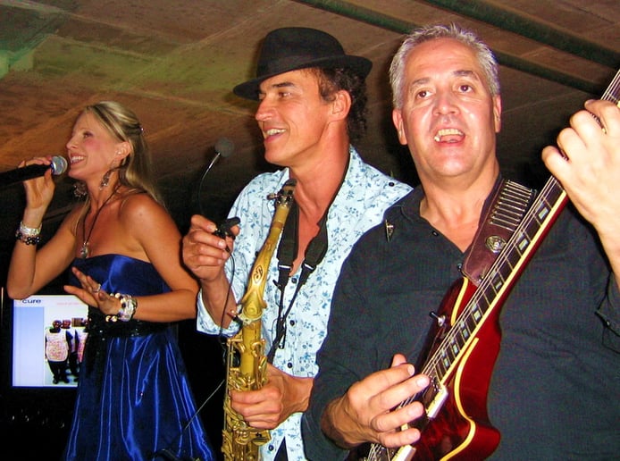 Gallery photo 2 of Elegant Entertainment