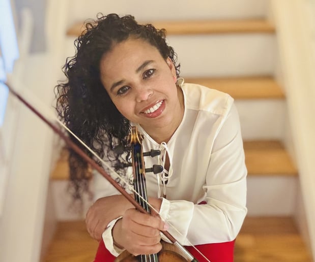 Gallery photo 1 of Elegant Fiddle