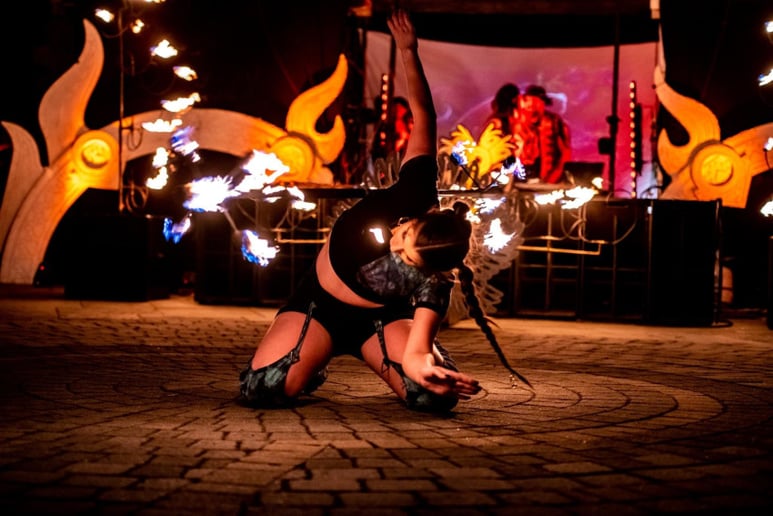 Gallery photo 4 of Elegant Flames