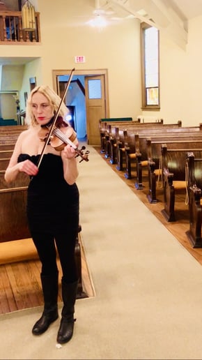 Gallery photo 2 of Elegant Violinist