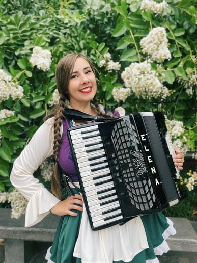 Gallery photo 1 of Elena Accordionist