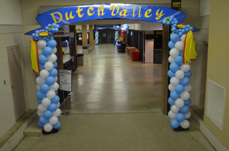 Gallery photo 6 of Elevated Balloon Decor