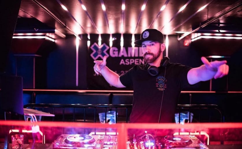 Gallery photo 10 of Elevated DJs