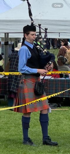 Gallery photo 1 of Elijah the bagpiper