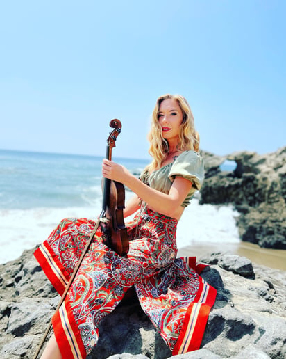Gallery photo 3 of Elin Wolf