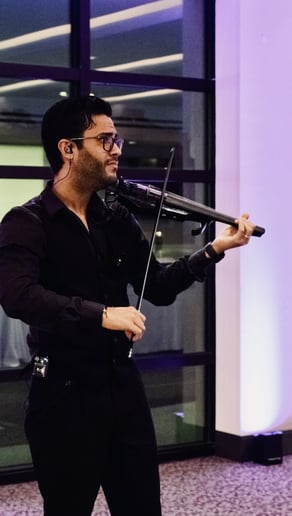 Gallery photo 10 of ElioSanz Orlando Violinist