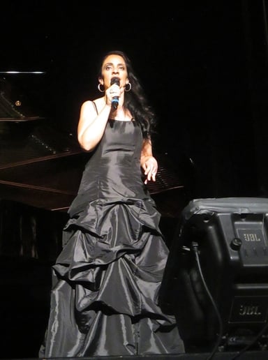 Gallery photo 6 of Elisa, Soprano