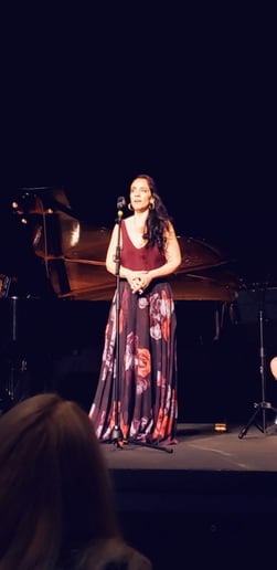 Gallery photo 7 of Elisa, Soprano