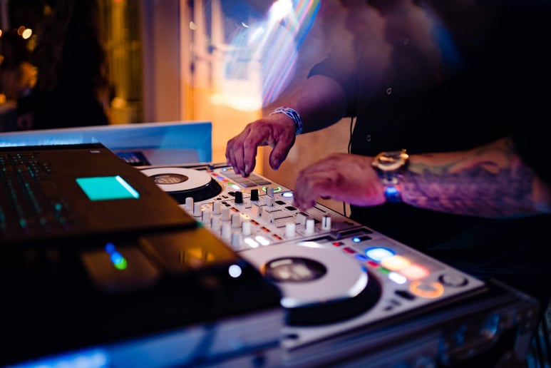 Gallery photo 6 of Elite Entertainment DJs