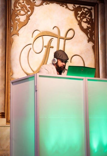 Gallery photo 9 of Elite Entertainment DJs