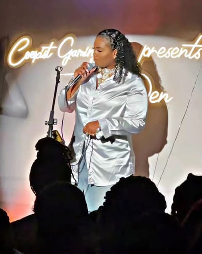 Gallery photo 3 of Elite R&B Vocalist