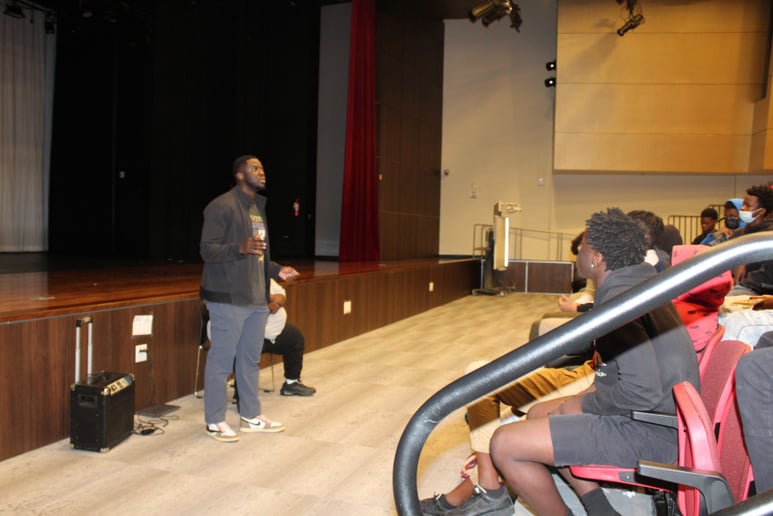 Gallery photo 3 of Elite Speaking