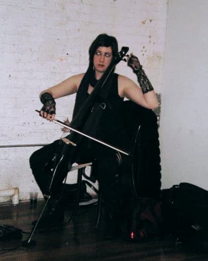 Gallery photo 2 of Elizabeth Glushko, Cellist