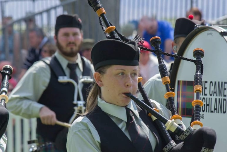 Gallery photo 4 of Elizabeth McCarty, Bagpiper