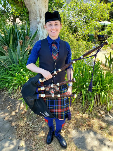 Gallery photo 1 of Elizabeth McCarty, Bagpiper