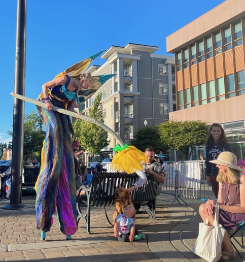 Gallery photo 8 of Stilt-Dancer
