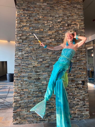 Gallery photo 5 of Stilt-Dancer