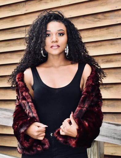 Gallery photo 1 of Elleira Leon