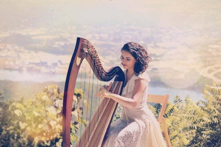 Gallery photo 1 of Ellen Shiraef Harpist