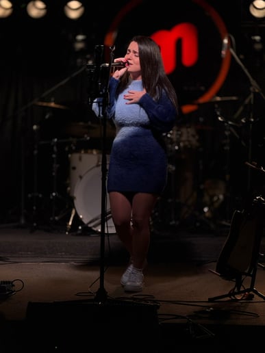 Gallery photo 10 of Elsy