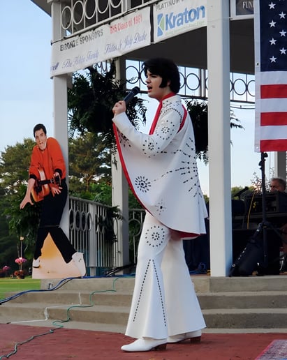 Gallery photo 4 of Elvis Tribute: From Memphis to Vegas Starring Viva King