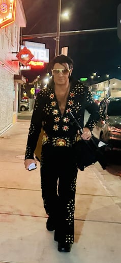 Gallery photo 2 of *Steve "Elvis" Gold* 50's/60's/70's Tribute