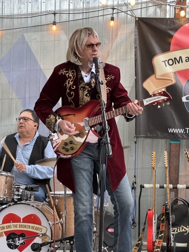 Gallery photo 2 of Tom and The Broken Hearts