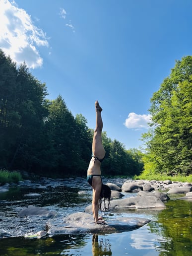 Gallery photo 2 of Elyse Jenkins - Hand Balancer