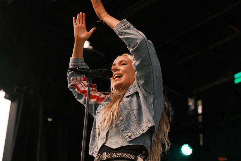 Gallery photo 2 of Elyse Saunders - recording artist
