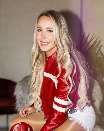Gallery photo 7 of Elyse Saunders - recording artist