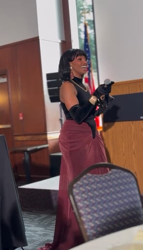 Gallery photo 2 of Emcee Yviona