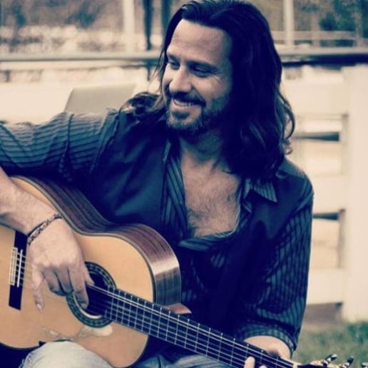 Gallery photo 11 of Emilio Modern Gypsy-Flamenco Fusión