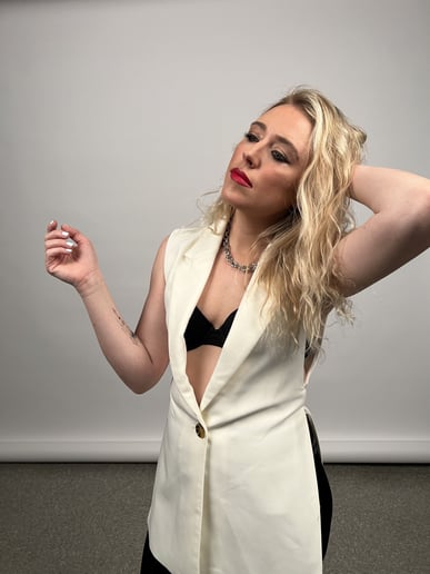 Gallery photo 5 of Emily Rath - Pop Singer/ Songwriter