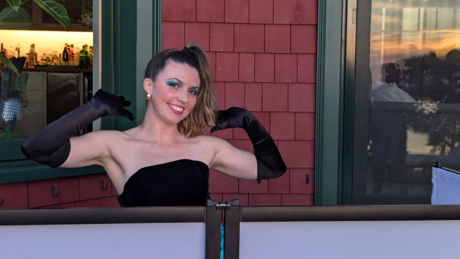 Gallery photo 5 of DJ Emma Allan