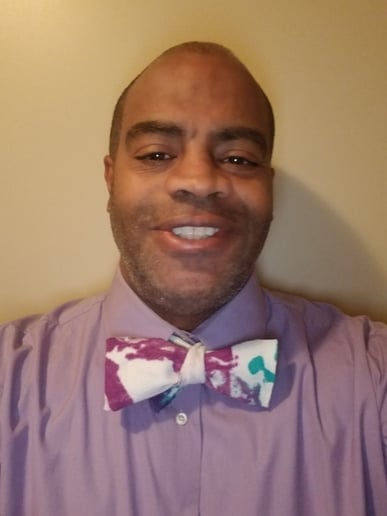 Gallery photo 4 of "enTIEtainer" Derrick Hayes