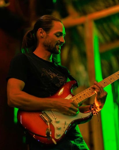 Gallery photo 4 of Enrique the Music Alchemist