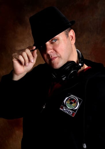 Gallery photo 4 of Entertainer Sam Beman