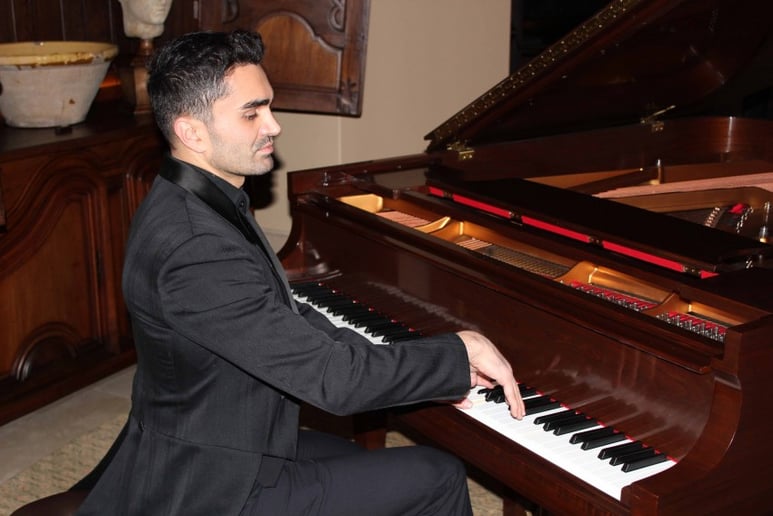 Gallery photo 3 of Entertainment with Elegance