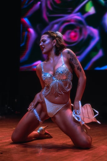 Gallery photo 2 of Entrancing dance