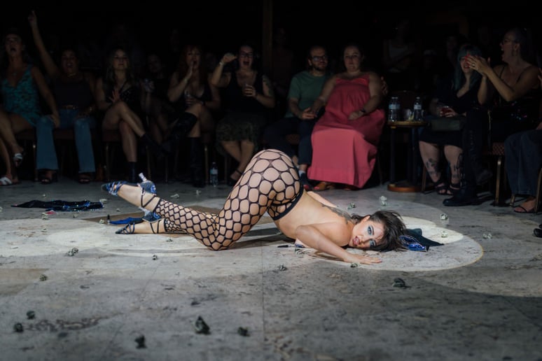 Gallery photo 7 of Entrancing dance