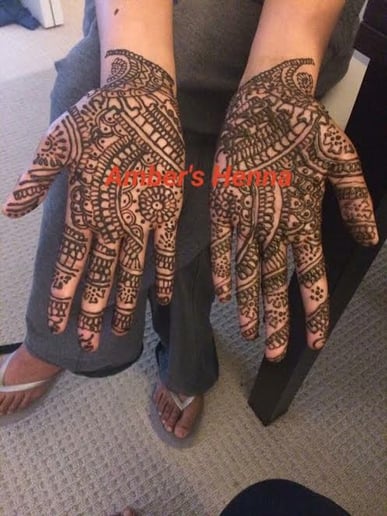 Gallery photo 3 of Amber's Henna