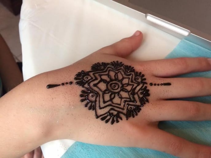 Gallery photo 5 of Amber's Henna