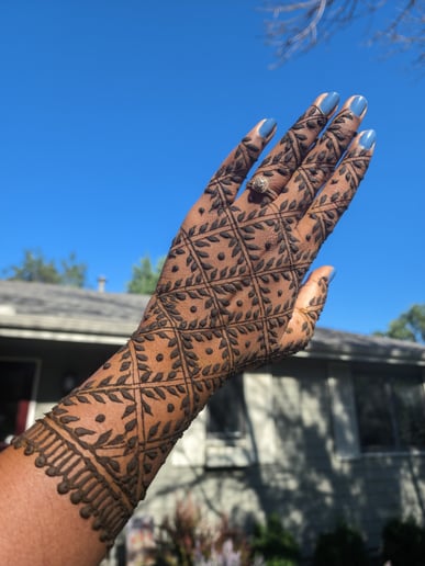 Gallery photo 9 of Essential Henna By V