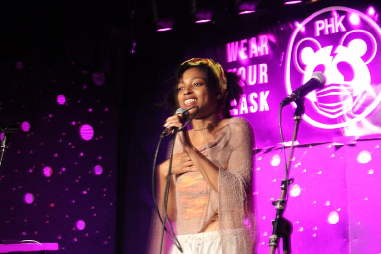 Gallery photo 2 of Essi Sings - Lively Live Performances!